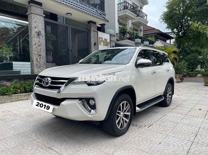 Toyota Fortuner 4x4 AT Xăng 2019 Trắng 75.000km