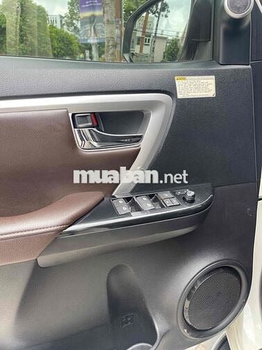Toyota Fortuner 4x4 AT Xăng 2019 Trắng 75.000km