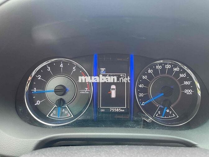 Toyota Fortuner 4x4 AT Xăng 2019 Trắng 75.000km