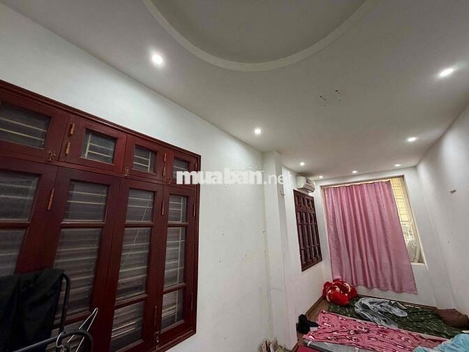 cho thuê tầng 1 và tầng 2 mặt đường đê la thành