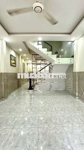 Nhà nguyên căn cho thuê, gần quán phở quỳnh,xuân thới thượng,hóc môn
