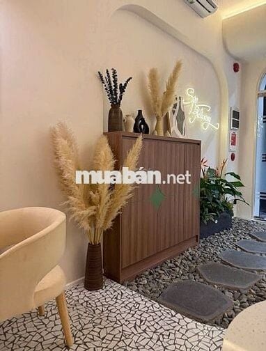 *** 4 NHÂN VIÊN TẠI SPA QUẬN 10