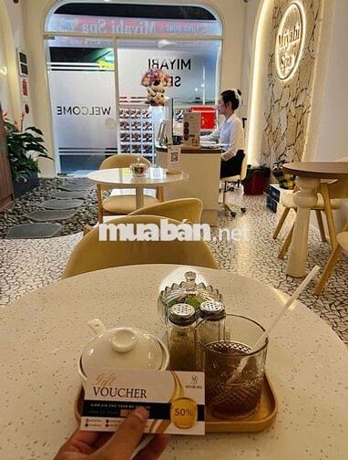 *** 4 NHÂN VIÊN TẠI SPA QUẬN 10