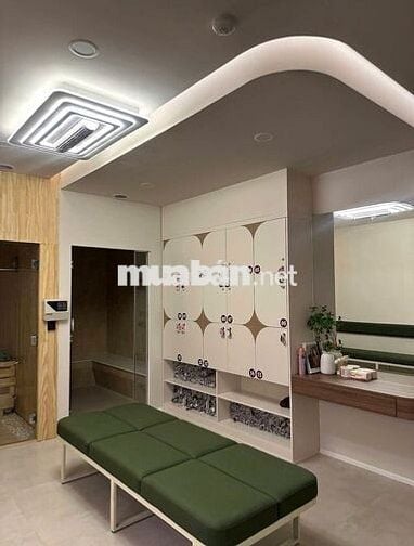 *** 4 NHÂN VIÊN TẠI SPA QUẬN 10