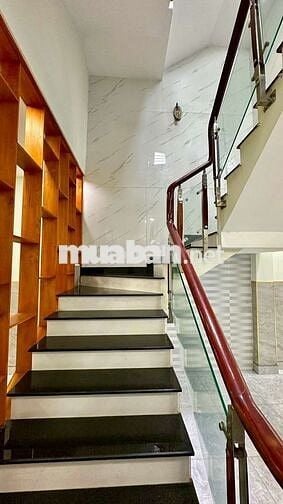 Nhà nguyên căn cho thuê, gần quán phở quỳnh,xuân thới thượng,hóc môn