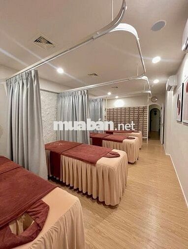 *** 4 NHÂN VIÊN TẠI SPA QUẬN 10