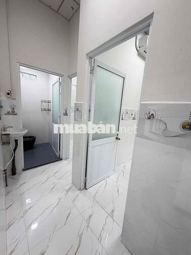 Nhà mới 100% 2 phòng hẻm 127 Võ Văn Kiệt