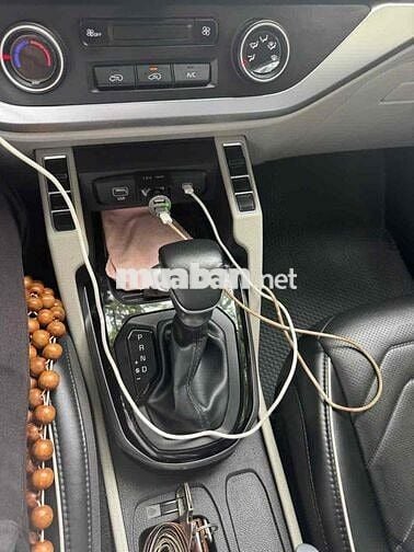Kia Carens 2010 Trắng 7 chỗ số tự động