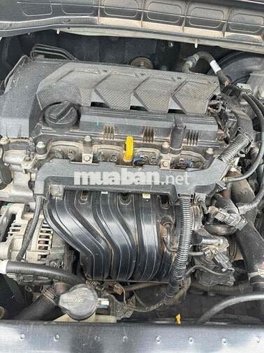 Kia Carens 2010 Trắng 7 chỗ số tự động