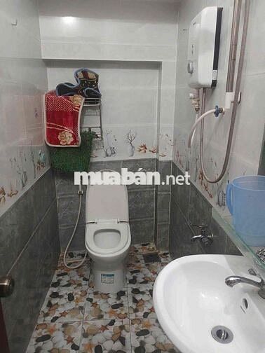 Nhà lầu 2 phòng có nội thấy hẻm 311 Nguyễn Văn Cừ