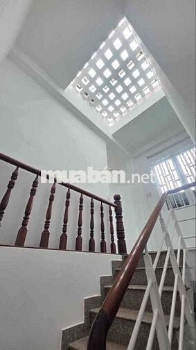 NHÀ ĐẸP 4 TẦNG SÂN THƯỢNG — Phú Thọ Hoà 4x14 Hẻm Xe Hơi