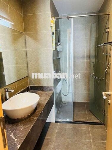 cho thuê căn hộ 3 ngủ cao cấp đường Cầu Giấy,view công viên