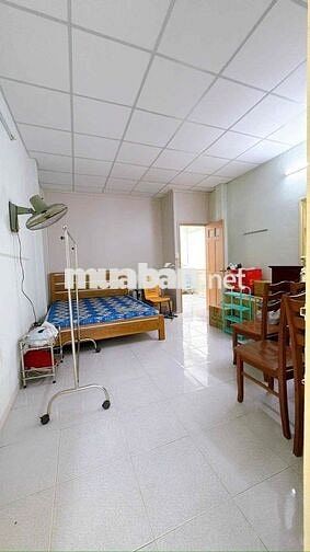 Cho thuê nhà góc 2MT Đường số 6 Phường 4, Quận 4.