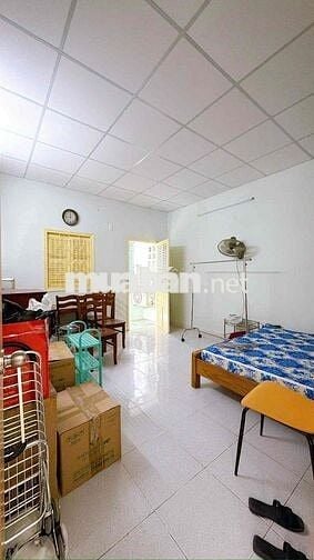Cho thuê nhà góc 2MT Đường số 6 Phường 4, Quận 4.