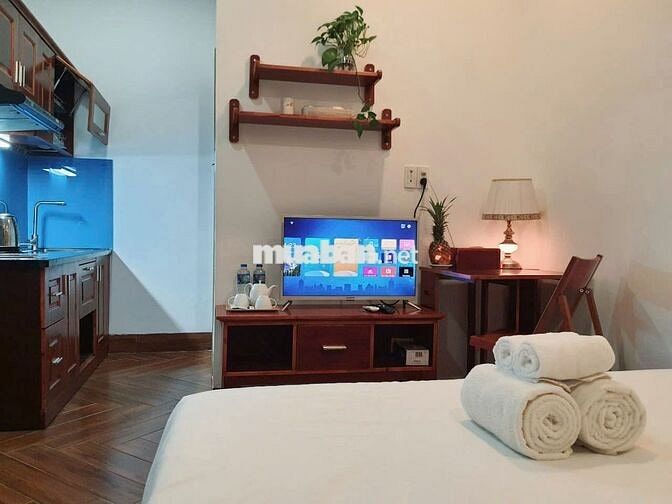 Cho thuê căn hộ studio, trung tâm biển, full nội thất, có thang máy