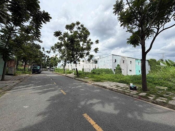 Cần bán gấp vài lô đất MT đường lớn An phú Đông giá chỉ 3,3tỷ SHR