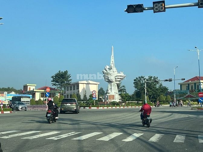 Bán gấp 300m2 sát cổng đh Việt đức