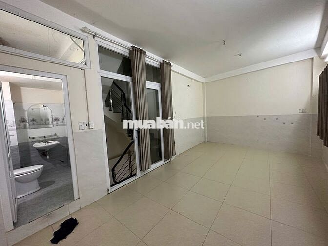 Cho thuê nhà 3/2 - 4 tầng 4pn4wc - 6.5m x 6 ( DTSD: 160m2 ) - chỉ 15tr