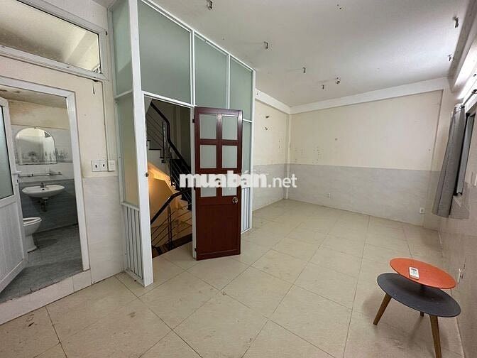 Cho thuê nhà 3/2 - 4 tầng 4pn4wc - 6.5m x 6 ( DTSD: 160m2 ) - chỉ 15tr