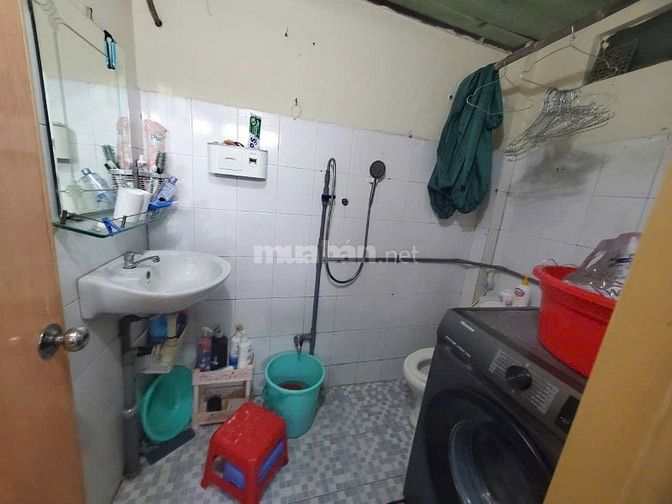 Cho thuê nhà nguyên căn cấp 4, dt: 40 m, điện nước giá NN! Giá 3 triệu