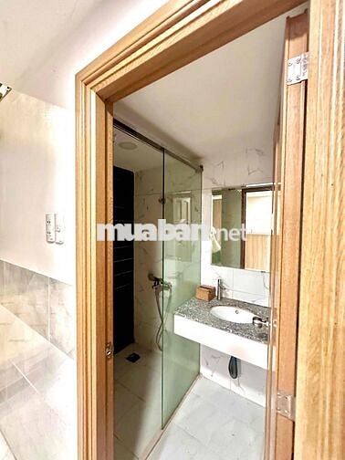 Phòng full nội thất ngay chợ Hoàng Hoa Thám