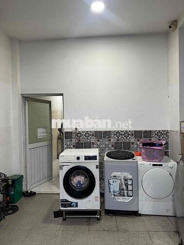 Phòng full nội thất ngay chợ Hoàng Hoa Thám