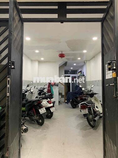Phòng full nội thất ngay chợ Hoàng Hoa Thám