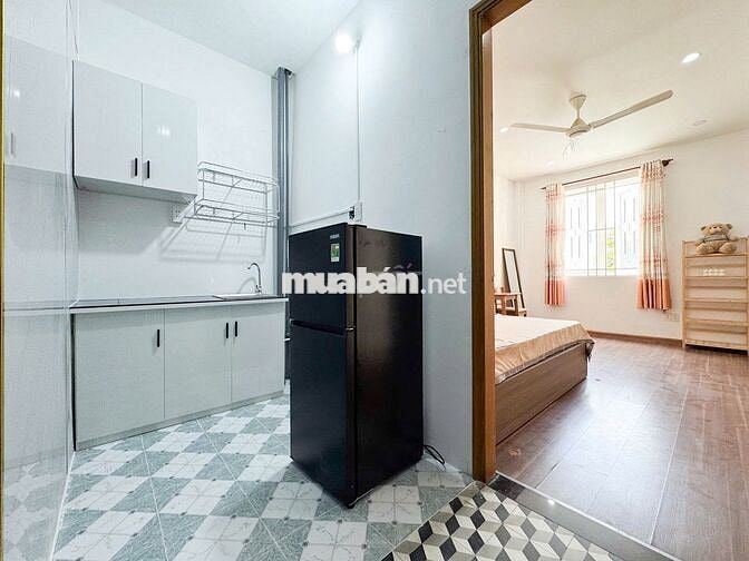 Ban công Tách Bếp Ngay Etown Cộng Hòa.Thang Máy.