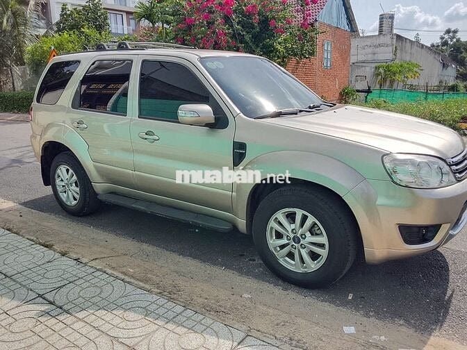 Ford Escape 2010 Vàng cát 102.460 km