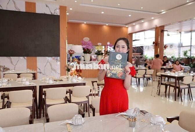 Tuyển Nhân Viên Phục Vụ Nữ, Nam, cho Nhà Hàng
