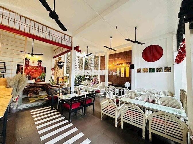 Cho Thuê Mặt Bằng Mặt Tiền Nở Hậu đường Yersin cực kỳ đông đúc