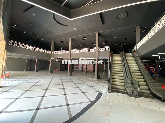 MB 2100m2 Sàn Suốt TrầnCao 5m MT Cộng Hoà ngay Pico Plaza