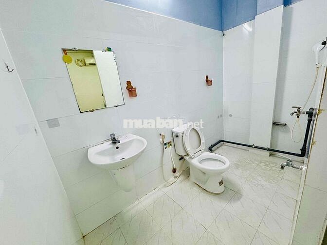 Phòng giá rẻ Nguyễn Kiệm P4 Phú nhuận giá 4tr lầu2 P201,có cửa sổ,20m2