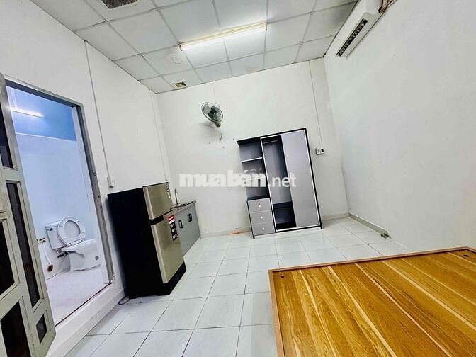 Phòng giá rẻ Nguyễn Kiệm P4 Phú nhuận giá 4tr lầu2 P201,có cửa sổ,20m2