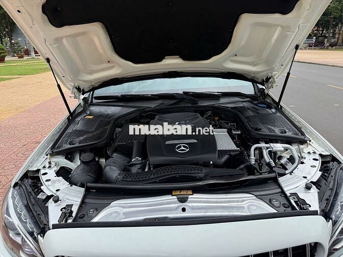 Mercedes-Benz C300 AMG 2016 Trắng Tự động Xăng