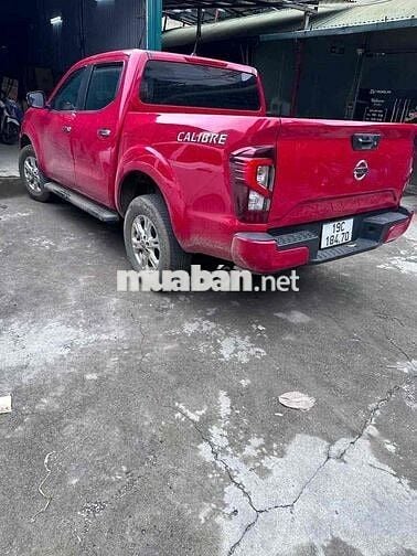 Nissan Navara bán tải màu Đỏ