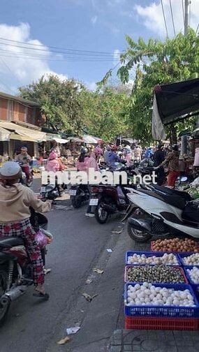 Bán Nhà MT ngay Chợ - UBND Xuân Thới Thượng - DT:4x35-Trệt- Lầu - Mới