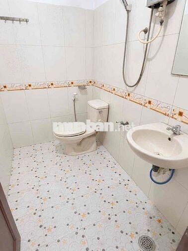 Gác Lửng , Cửa sổ trời , Sẵn máy lạnh  ngay Lê Văn Thọ, Quang Trung