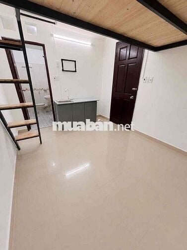 Gác Lửng , Cửa sổ trời , Sẵn máy lạnh  ngay Lê Văn Thọ, Quang Trung