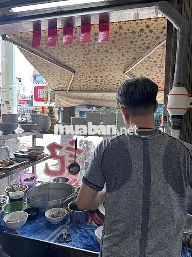 tuyển nhân vien phục vụ
