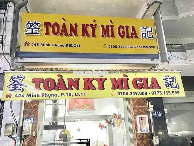 tuyển nhân vien phục vụ