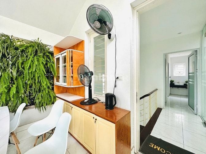 Cho thuê mặt bằng mặt phố đẹp nhất quận CG, tổng DT 200m2 x 2 tầng