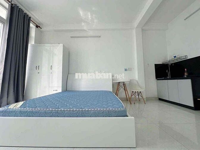 PHÒNG FULL NỘI THẤT | BAN CÔNG 50M2 | THANG MÁY | NGAY HÙNG VƯƠNG Q5