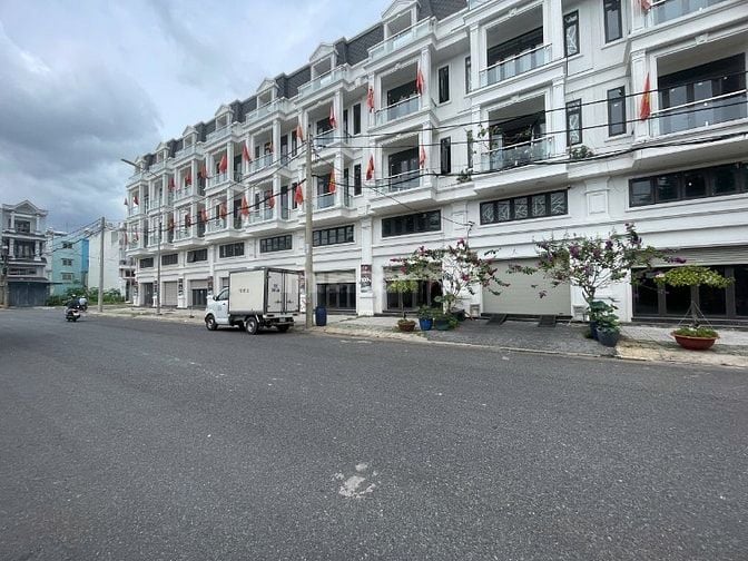 Shophouse mặt tiền chợ An Sương 5 x 20, 5 tầng chỉ 14.35 tỷ
