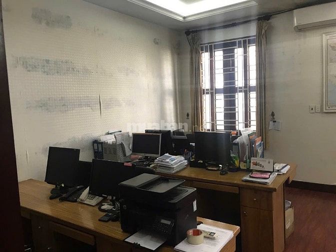 Cần bán gấp biệt thự Làng Đại Học khu B, DT: 6,8x20,5m 1 trệt 2 lầu.
