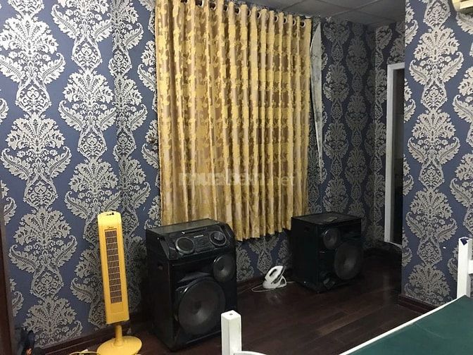 Cần bán gấp biệt thự Làng Đại Học khu B, DT: 6,8x20,5m 1 trệt 2 lầu.