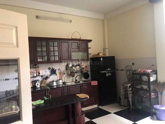 Cần bán gấp biệt thự Làng Đại Học khu B, DT: 6,8x20,5m 1 trệt 2 lầu.