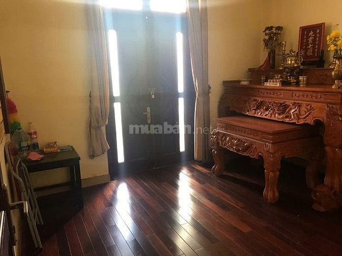 Cần bán gấp biệt thự Làng Đại Học khu B, DT: 6,8x20,5m 1 trệt 2 lầu.