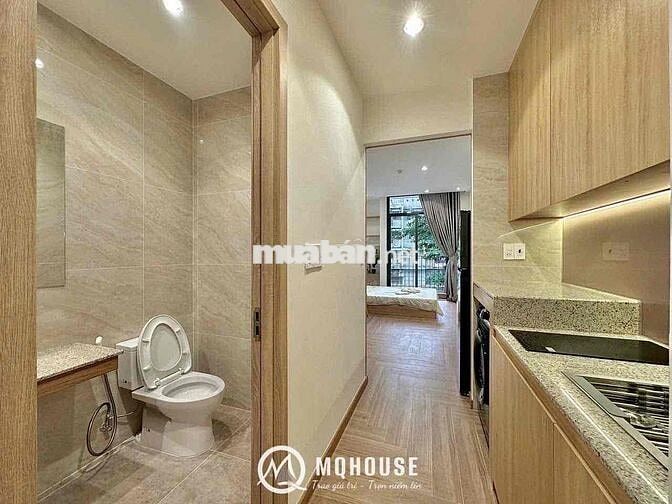 STUDIO FULL NỘI THẤT BAN CÔNG NGAY CÔNG VIÊN LÀNG HOA