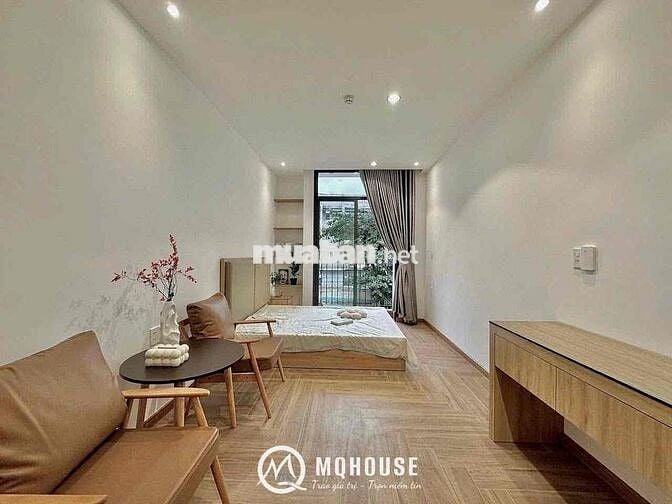 STUDIO FULL NỘI THẤT BAN CÔNG NGAY CÔNG VIÊN LÀNG HOA